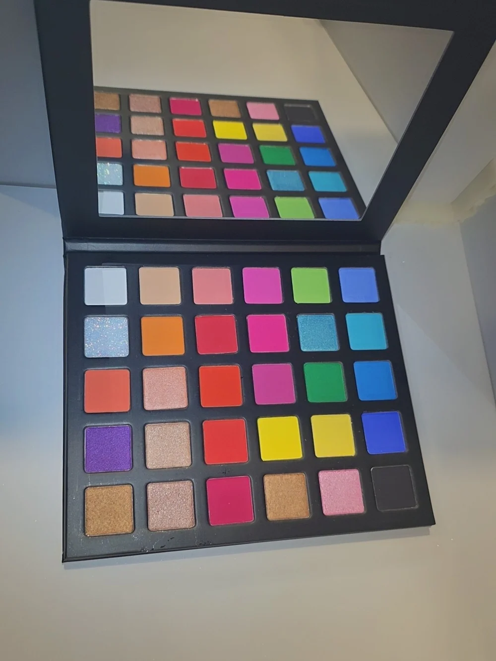 Vibrant 30-Color Women Makeup Eyeshadow Palette - Bright Multi